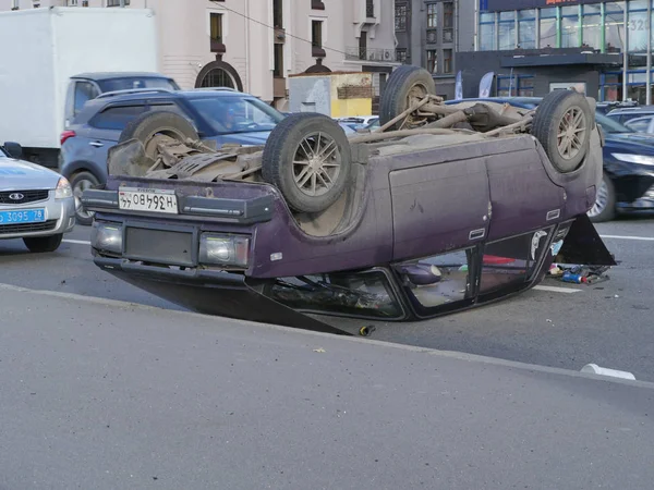 Crash upside down car — Stock Photo, Image