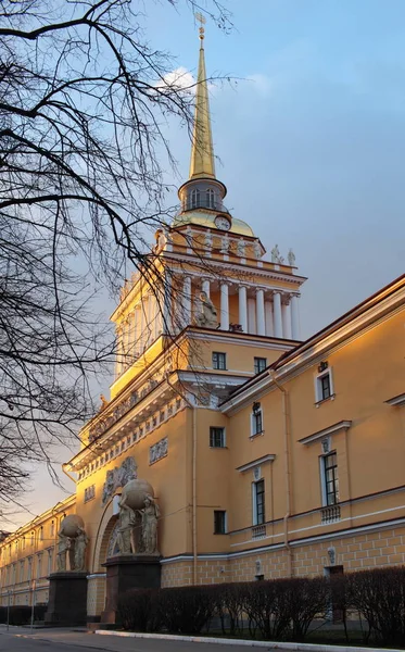 Κτίριο Ναυαρχείου στην Αγία Πετρούπολη — Φωτογραφία Αρχείου