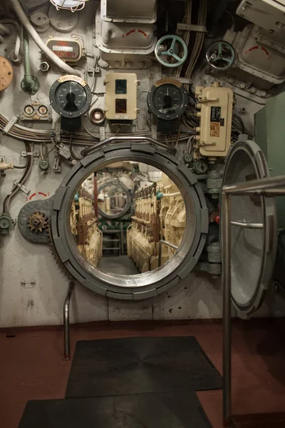 Těsně Uvnitř Ponorky Kulatý Průlez Strojovně — Stock fotografie