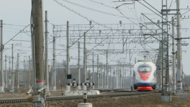 Russische Eisenbahn Schnellzug Nähert Sich — Stockvideo
