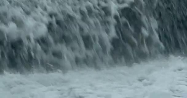 Machtige Witte Waterval Dicht Bij — Stockvideo