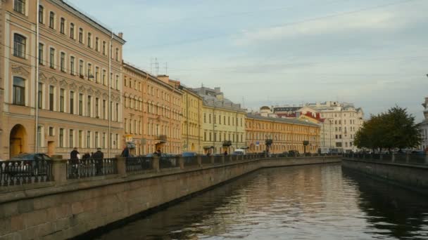 Sköna Promenader Längs Den Vackra Strandpromenaden Petersburg — Stockvideo