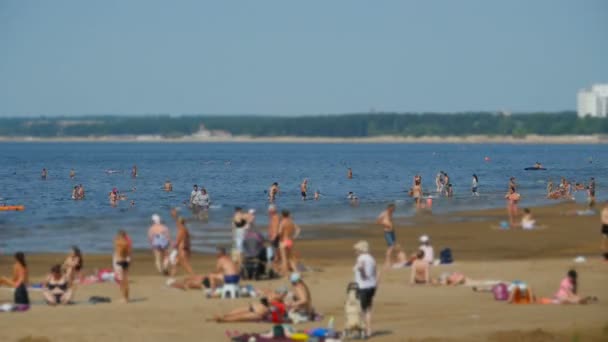 Personas Descansando Playa Lapso Tiempo — Vídeos de Stock