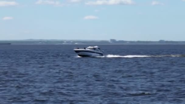 Höghastighetståg Yacht Till Sjöss Skytte Rörelse — Stockvideo