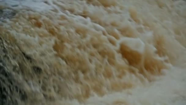 Водопад Огромный Поток Падающей Белой Воды — стоковое видео
