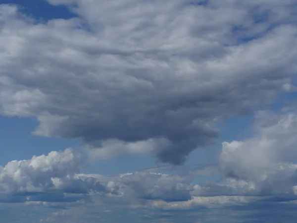 Pluizige Regen Wolken Blue Sky Skyscape — Stockfoto