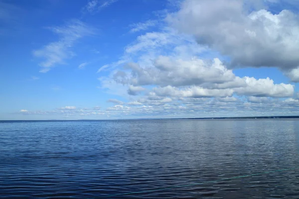 青空の美しい海景雲 — ストック写真