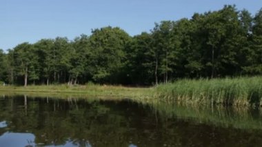 teknede nehir kıyısında görünümünde güzel manzara