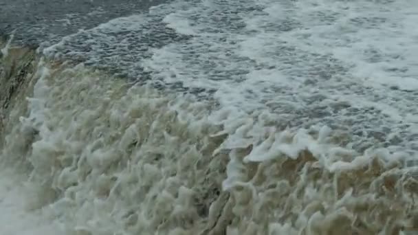 Machtige Stroom Van Wit Water Waterval Slow Motion — Stockvideo