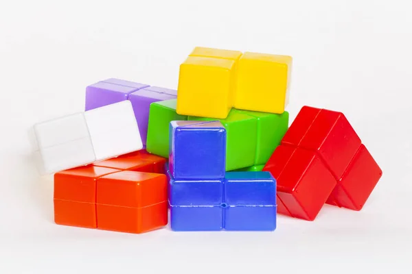 Beyaz bir arka plan üzerinde izole bebek küpleri