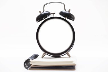 Klasik çalar saat kadran üzerine boş