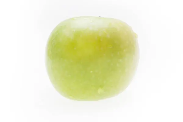 ワイトの背景に隔離された緑のリンゴ — ストック写真