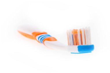 Beyaz bir arka plan üzerinde izole diş fırçası