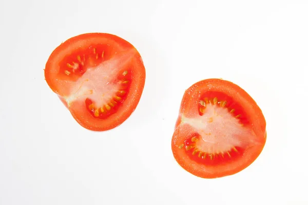 Dwie Połówki Pomidora Odizolowane Białym Górnym Widoku — Zdjęcie stockowe