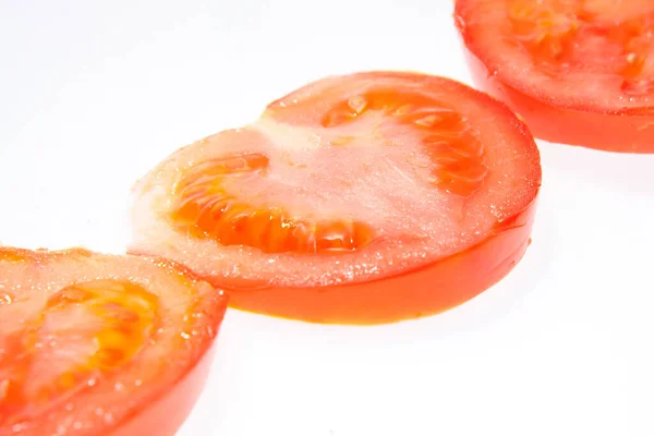 Eine Reihe Frischer Tomaten Und Ein Weißer Hintergrund Aus Nächster — Stockfoto