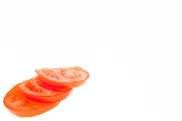 Eine Reihe Frischer Tomaten Und Ein Weißer Hintergrund Werbenutzung Möglich — Stockfoto