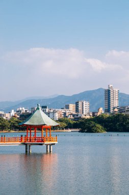 Göl ve çardak Ohori Park: Fukuoka, Japan