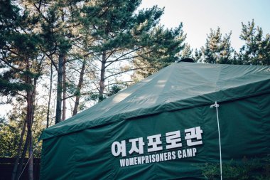 Geoje, Kore - 3 Ağustos 2015: Tarihi park, Geoje esir kampına