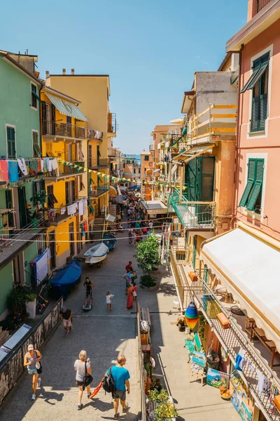 Cinque Terre Italia Agosto 2016 Pueblo Costero Manarola Edificios Coloridos — Foto de Stock