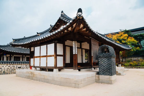 Seoul Korea Listopad 2016 Koreański Tradycyjny Dom Hanok Jesieni — Zdjęcie stockowe