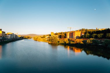 Günbatımı zamanı, Avrupa Bina ve Arno Nehri Floransa, İtalya