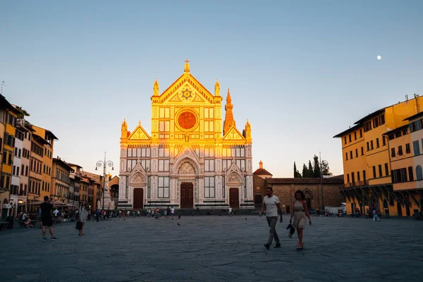 Florence, İtalya - 14 Ağustos 2016: Gün batımı zamanı, Basilica of Santa Croce Floransa