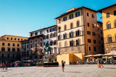Florence, İtalya - 14 Ağustos 2016: Piazza della Signoria ve eski binalar