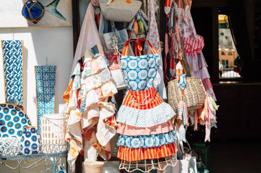 Positano, İtalya - 12 Ağustos 2016: Hediye eşya dükkânı Positano Sahil köyü