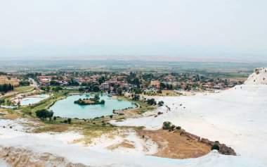 Travertenlere Pamukkale ve Türkiye'de eski şehir