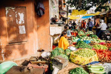 Jaipur, Hindistan - 11 Kasım 2017: Taze sebze semt pazarı