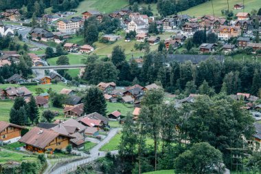 Lauterbrunnen kent İsviçre