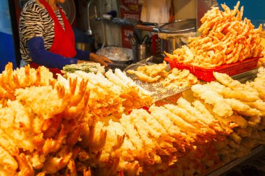 Sokcho, Kore Daepo limanından derin kızarmış karides (Tempura karides)