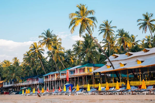 Goa Índia Dezembro 2017 Bungalow Cadeiras Praia Palmeiras Praia Palolem — Fotografia de Stock