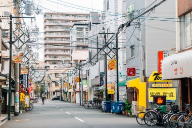 Osaka, Japonya - 1 Ekim 2018: Shinsekai mağaza ve restoran sokak