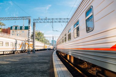 Vladivostok, Rusya - 16 Eylül 2018: Vladivostok tren istasyonu platformu