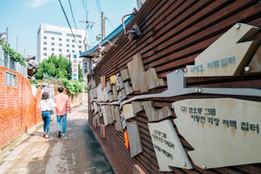 Daegu, Kore - 22 Eylül 2018: Jin Golmok eski tarihi sokak