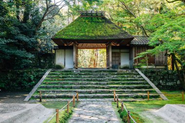 Honen içinde tapınak geleneksel mimarisi: Kyoto, Japan