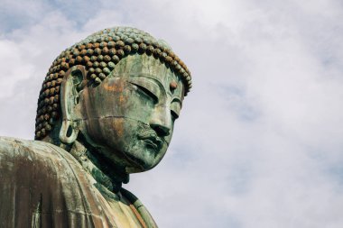 Japonya, Kamakura 'daki Kotoku-in tapınağındaki Büyük Buda heykeli.