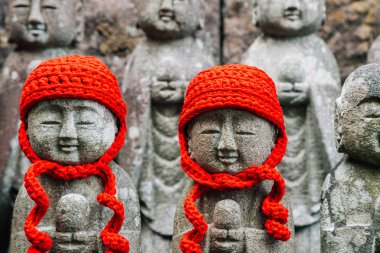 Taş Jizo Buda heykeli Hasedera tapınağında Kamakura, Japonya