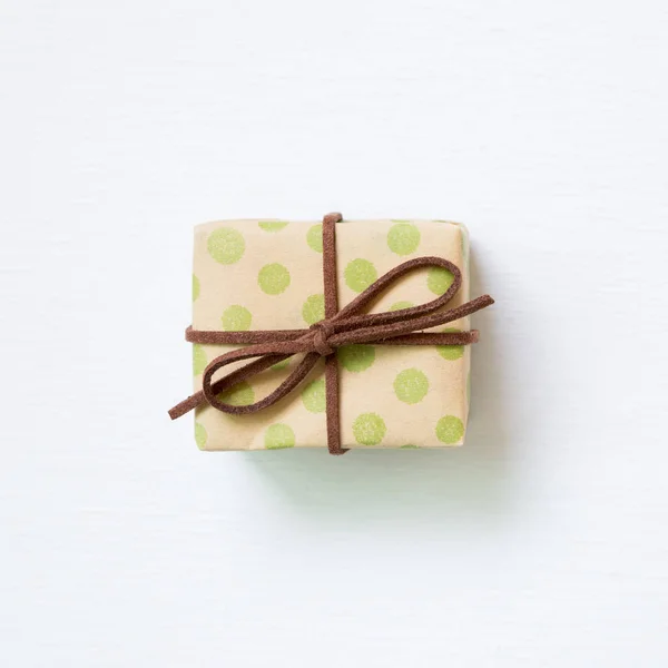 Dot Pattern Brown Gift Box Isolated White Background — Stock Photo, Image