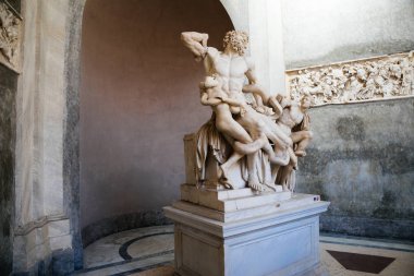 Vatikan - 10 Ağustos 2016: Tarihsel heykel Vatikan Müzesi'nde