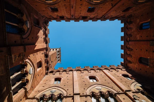 Башня Торре Дель Манджа Палаццо Публико Сиене Италия — стоковое фото