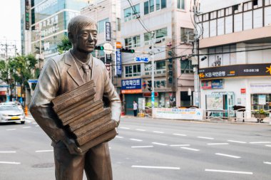 Busan, Kore - 23 Eylül 2018: Bosudong eski kitap mağaza street