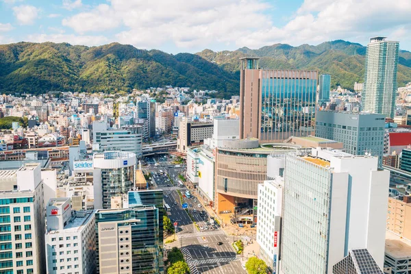 Kobe, Japonya - 1 Ekim 2018: Kobe Sannomiya istasyonu ve modern cityscape