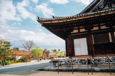 Kyoto'da ilkbaharda Sanjusangendo Tapınağı, Japonya