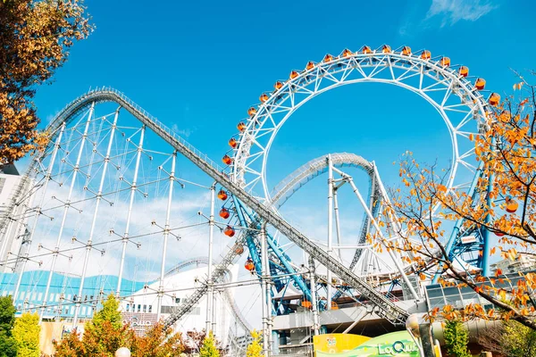 Токіо, Японія-26 листопада 2018: Tokyo Dome місто атракціонів парк в осінь — стокове фото