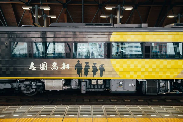 Kochi, Shikoku, Japón - 20 de abril de 2019: Estación de tren de Kochi — Foto de Stock
