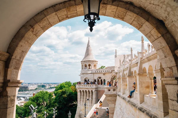 Budapeşte, Macaristan - 29 Haziran 2019 : Buda ilçesinde Balıkçı Kalesi — Stok fotoğraf