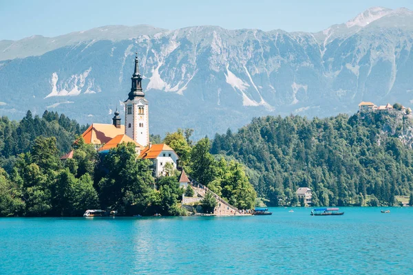 Lac de Bled, église de pèlerinage de l'hypothèse de Marie en Slovénie — Photo