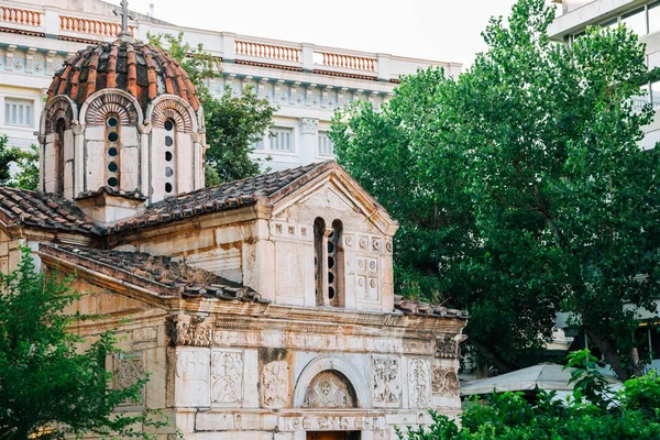 Atina Metropolitan Katedrali meydanında Küçük Metropolis kilisesi, Yunanistan — Stok fotoğraf